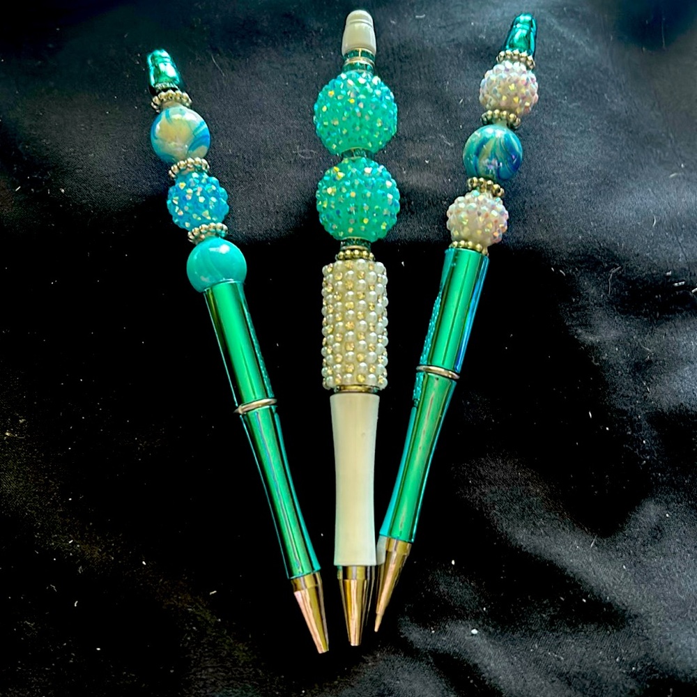 Custom Beaded Pens plus 3 refills. - Picture 1 of 6